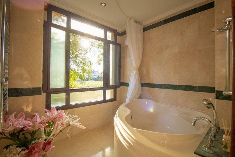 Bahia De Banus Bungalow Deluxe *